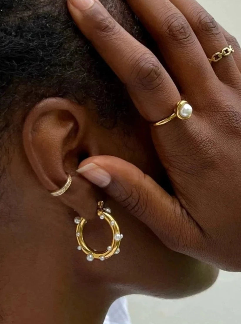 Ellie Vail earrings Nicoletta Pearl Hoop // EARRING